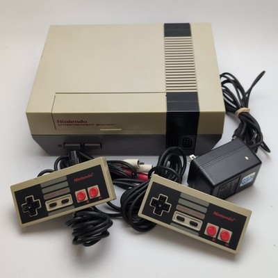 Nintendo Entertainment System NES Console Bundle w/ 2 Controllers & Game